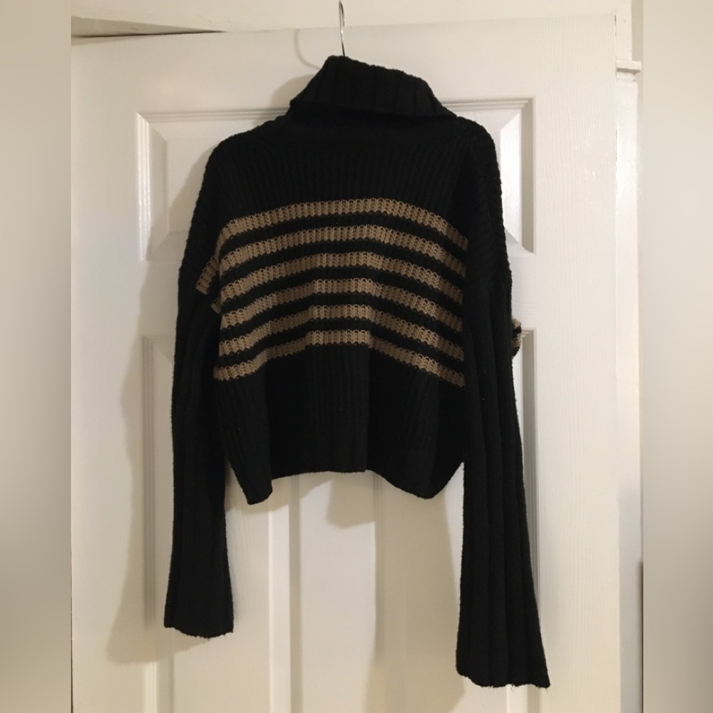 SO Sweater small black with stripes